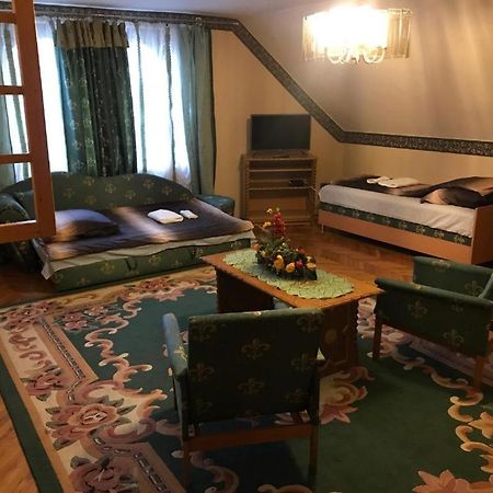 Brassoi Vendeghaz Hotel มิชโคลซ์ ภายนอก รูปภาพ