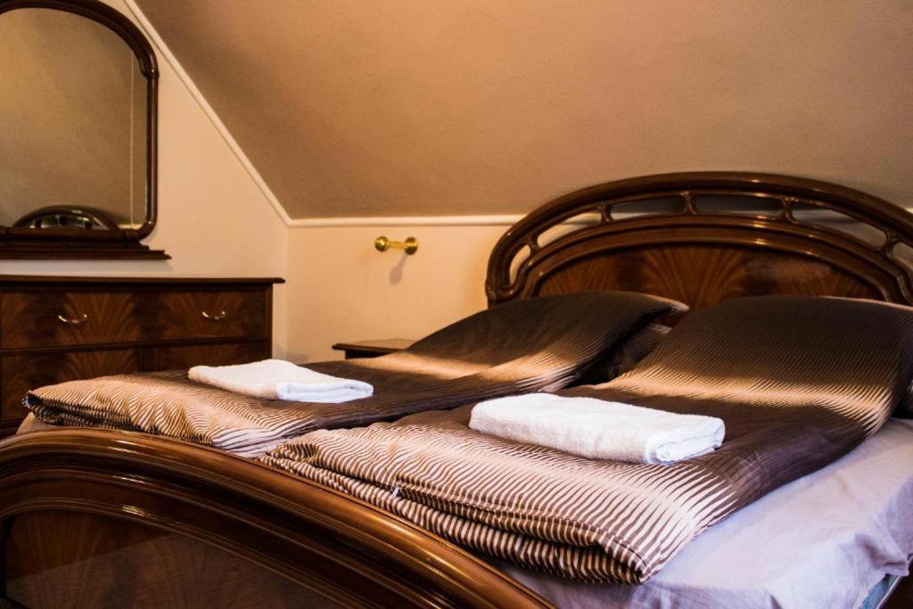 Brassoi Vendeghaz Hotel มิชโคลซ์ ภายนอก รูปภาพ