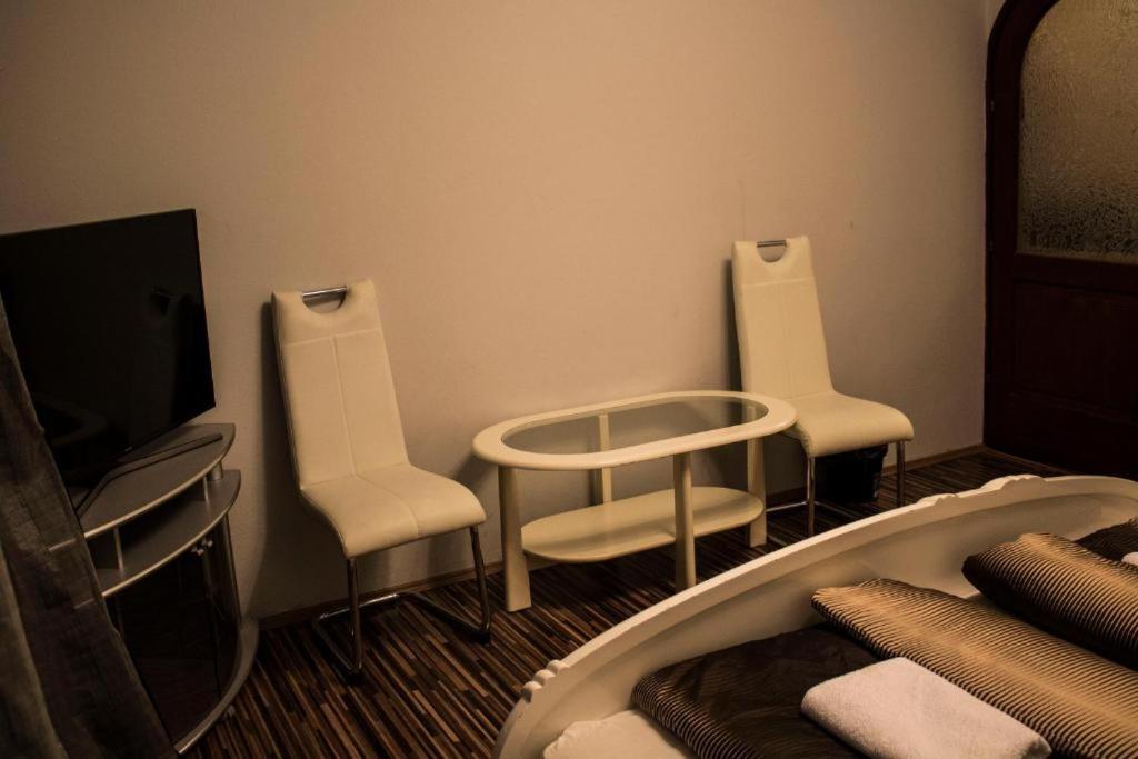 Brassoi Vendeghaz Hotel มิชโคลซ์ ภายนอก รูปภาพ