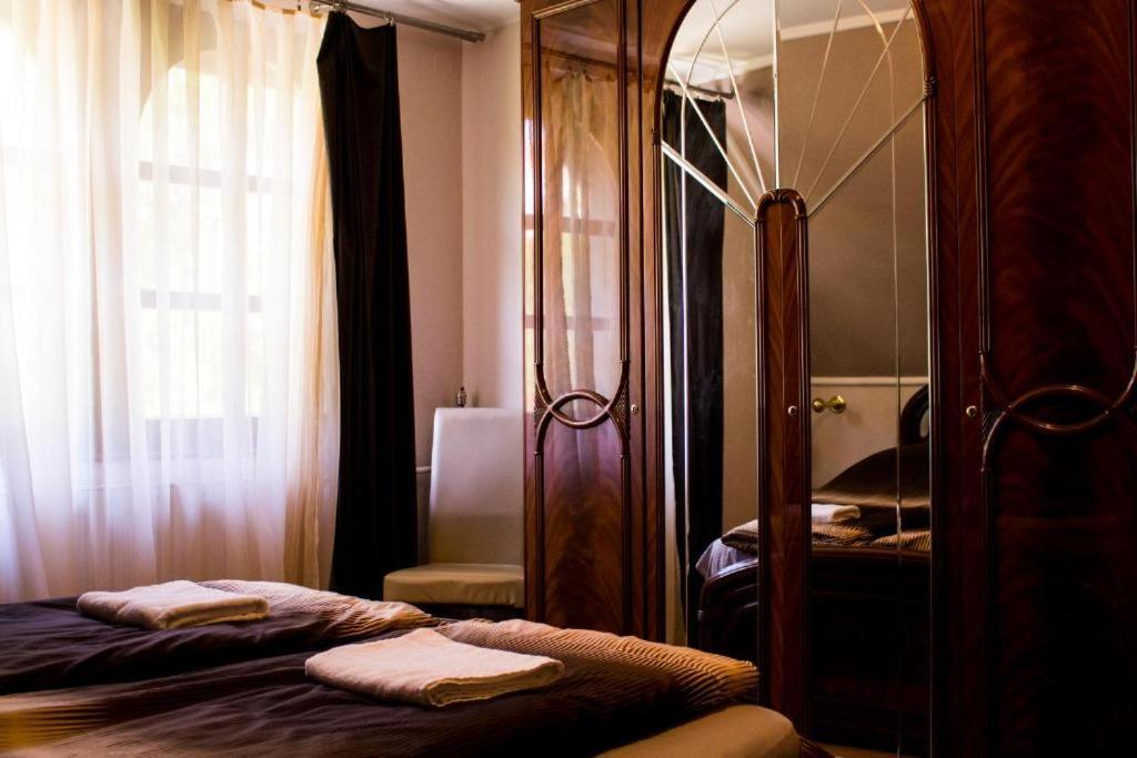 Brassoi Vendeghaz Hotel มิชโคลซ์ ภายนอก รูปภาพ